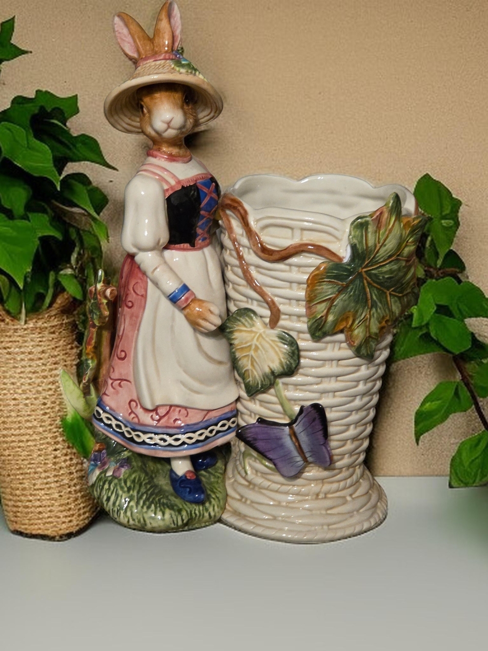 Fitz and Floyd Classics Old Rabbit Vase or Utinsal Holder
